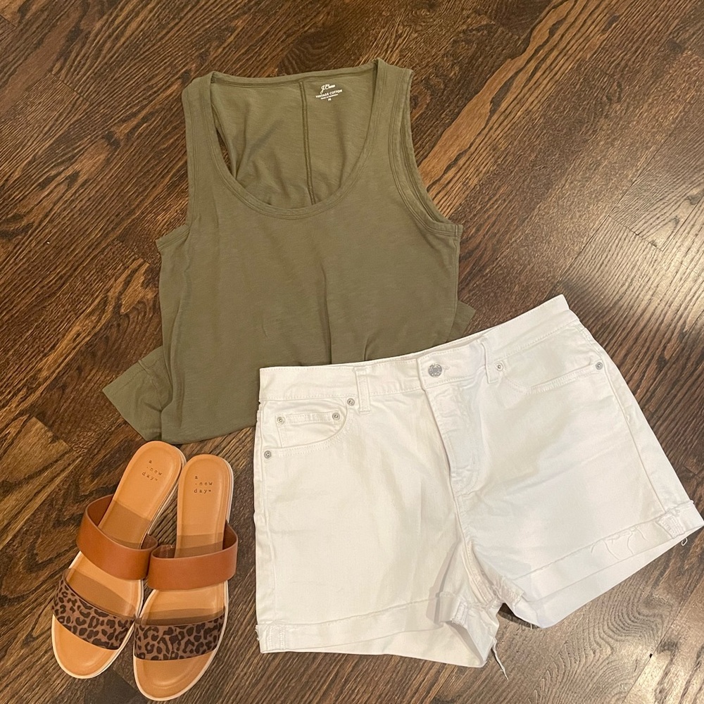 Gap 3” White Denim Shorts - Size 30